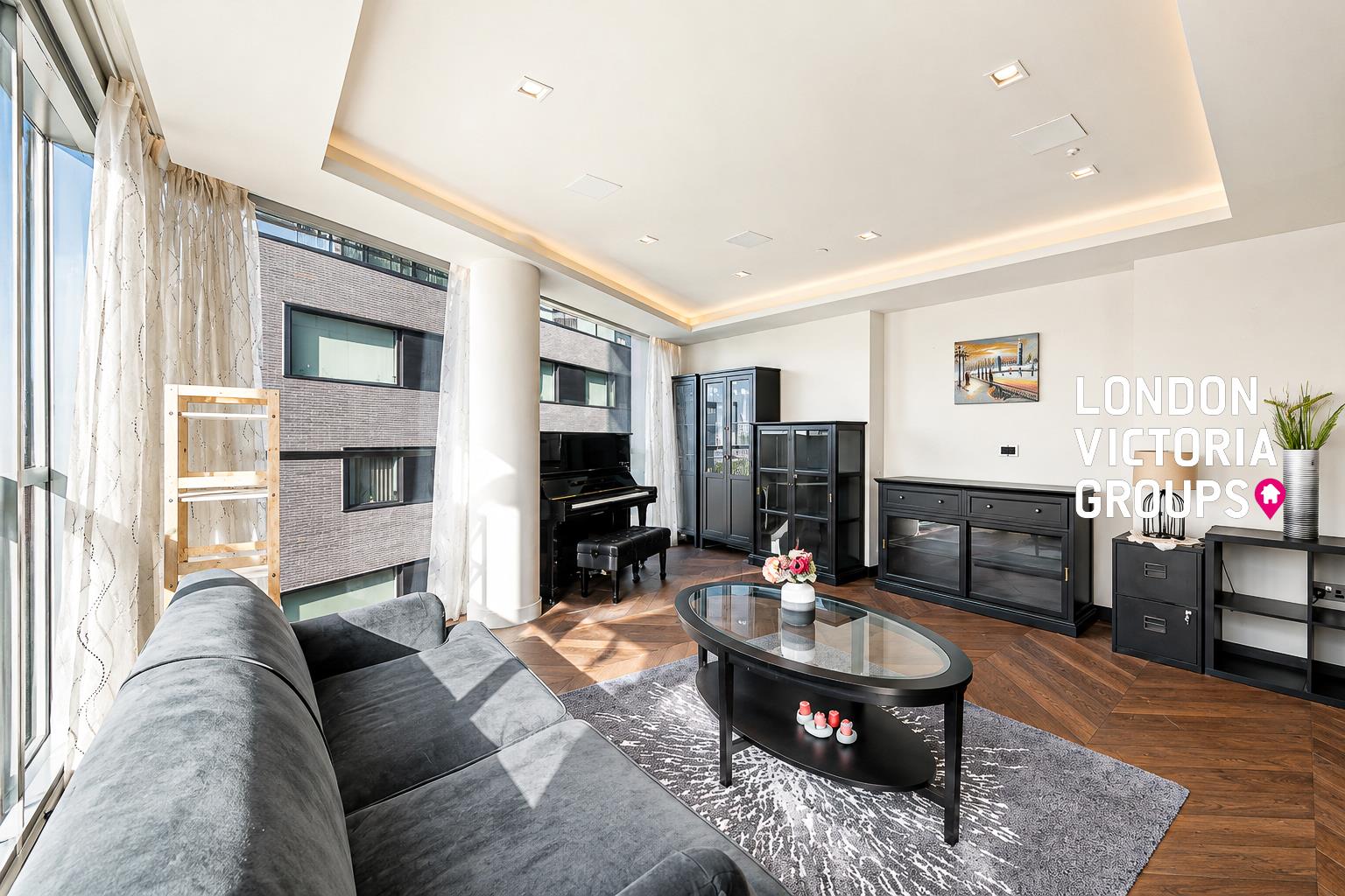 2 bed property in Sandringham House, Earls Way, London